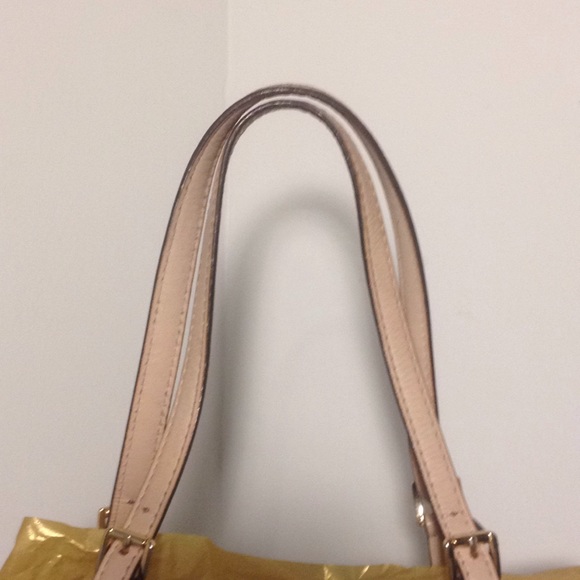 ❤ITEM SOLD❤MK VANILLA JET SET TOTE - Picture 4 of 8